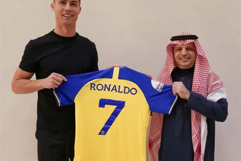 Ronaldo signs for Al Nassr